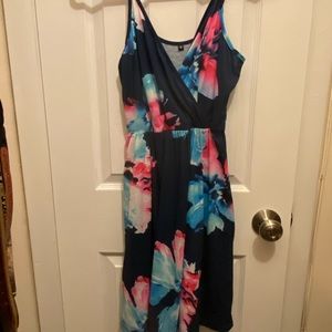 Spaghetti strap dress with adjustable straps with pockets
